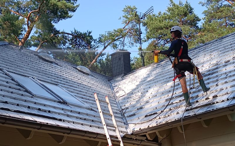 mycie dachu warszawa to robota dla specjalistow z domyjka